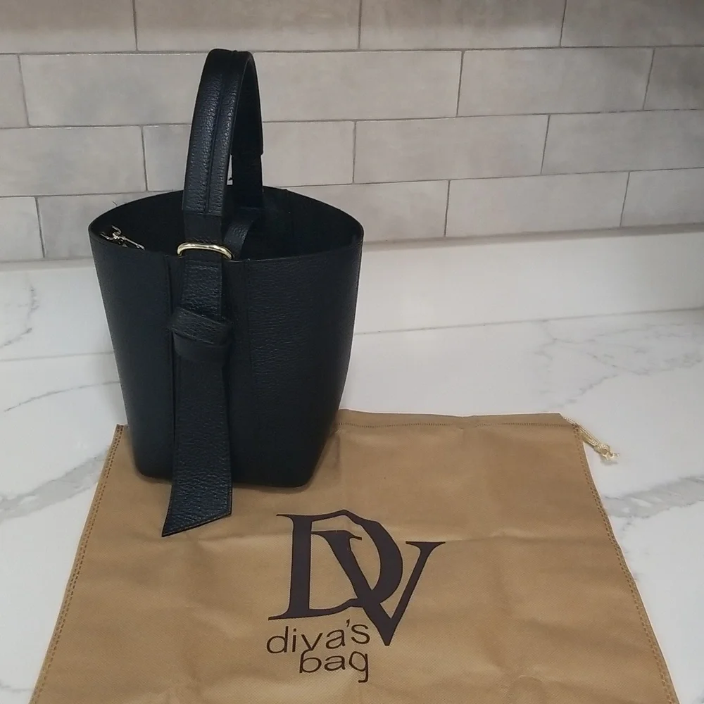 NWT! 🇮🇹 DV Diva’s bucket/Crossbody bag genuine leather - Picture 1 of 10